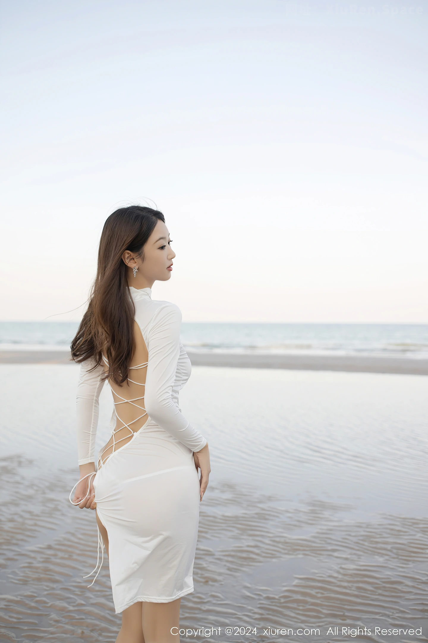 图片[5]-[XiuRen秀人网]VOL.8110 模特唐安琪沙滩场景性感白色连衣短裙配白丝吊袜完美诱惑写真79P-秀人网官方网站